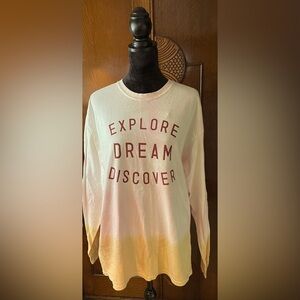 Women’s Pullover graphic Explore / Dream / Discover long sleeve tee…  🤍 ♥️ 💛
